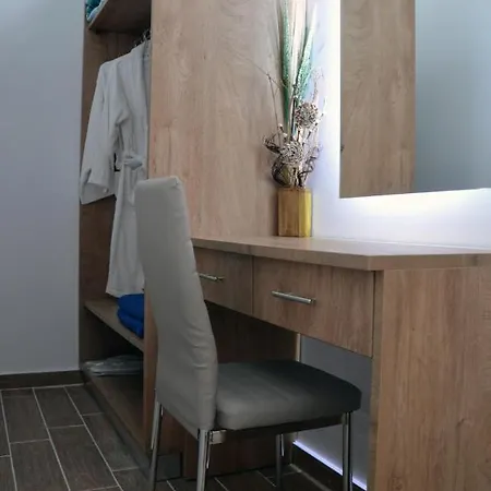 Zeus Throne Apart Otel