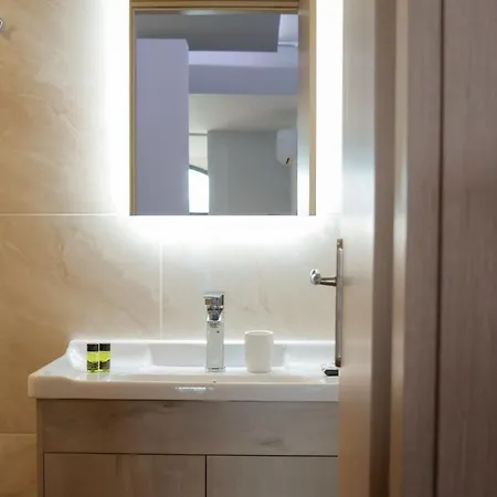 Zeus Throne Apart Otel